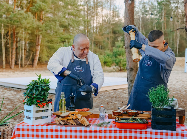 gotowanie na żywo na weselu